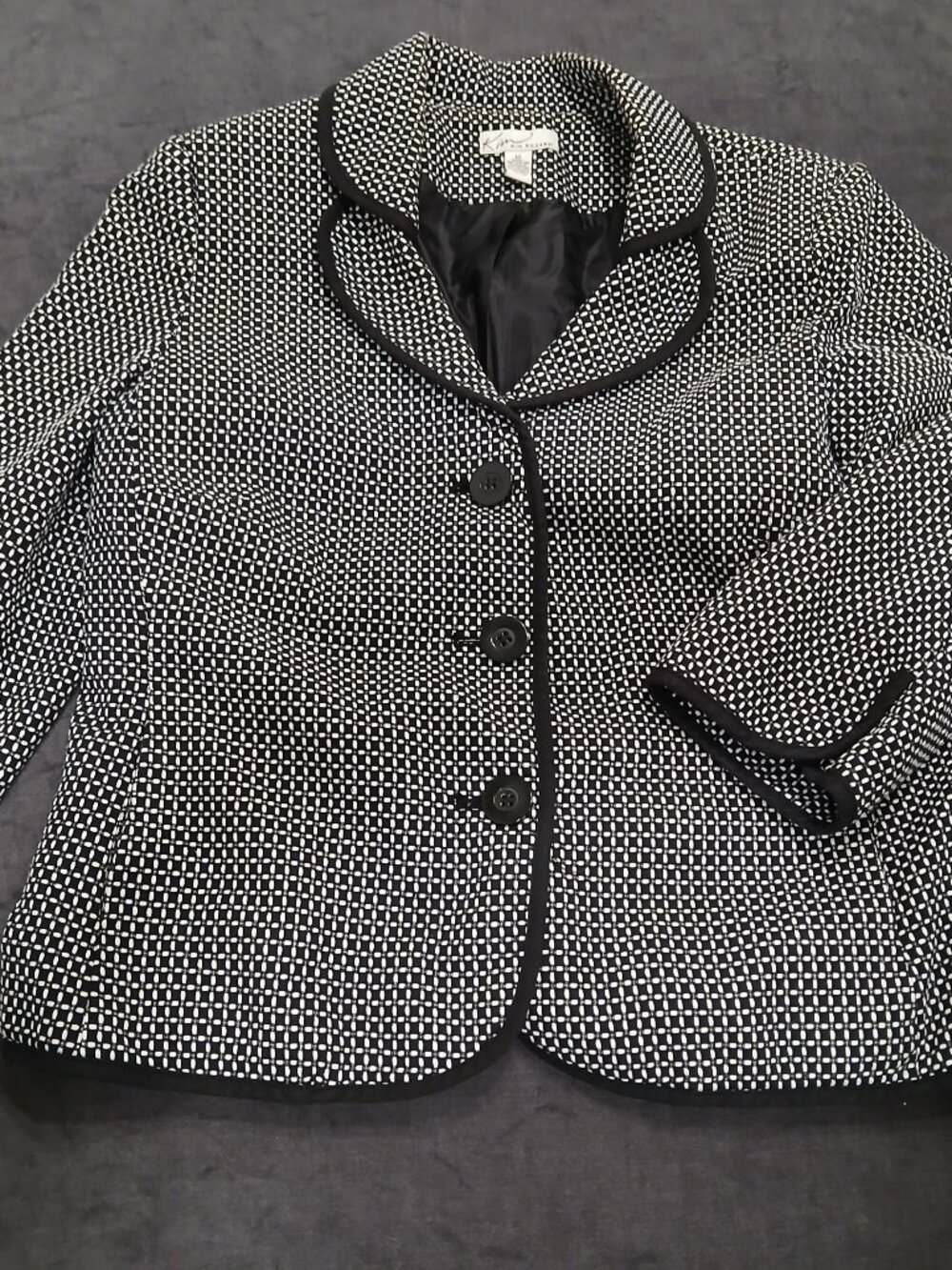 Kim. Rogers size 12 Black and White Patterned Blazer